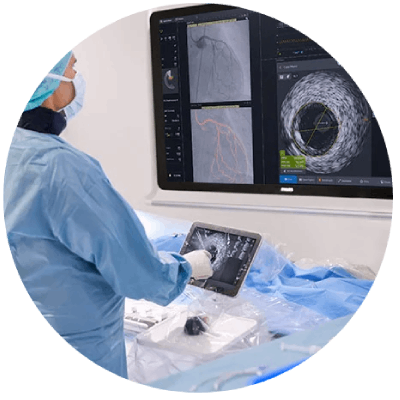 Врач, выполняющий оценку сердца в режиме&nbsp;2D с помощью EPIQ&nbsp;CVXi
