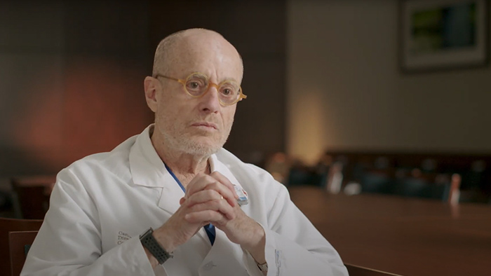 Уменьшенное изображение доктора Карлоса