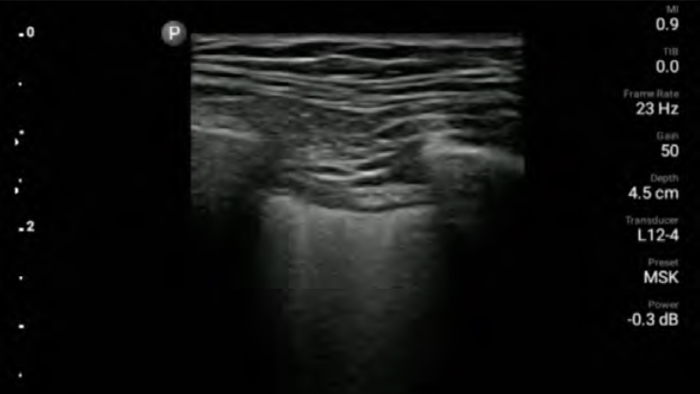 Врач работает над планшетом