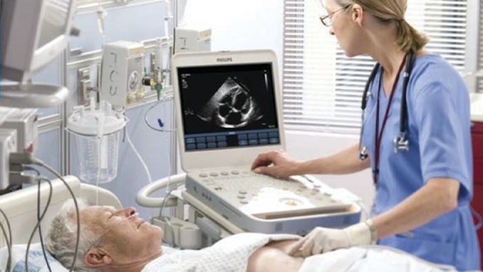 Телефон рядом с аппаратом Lumify