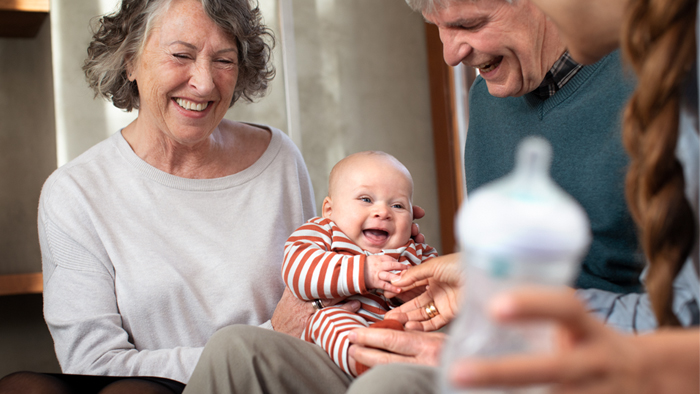 Когда ребёнок начинает садиться - узнайте во сколько месяцев дети способны сидеть