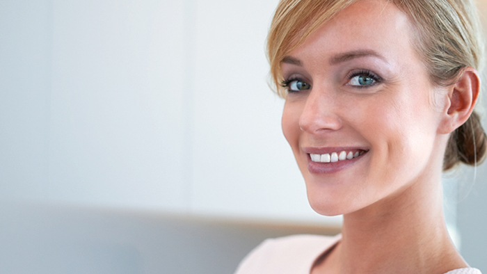 Почему зубы меняют цвет? Показания и противопоказания к отбеливанию