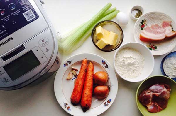 Сытный пирог со свининой и овощами