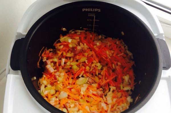 Сытный пирог со свининой и овощами