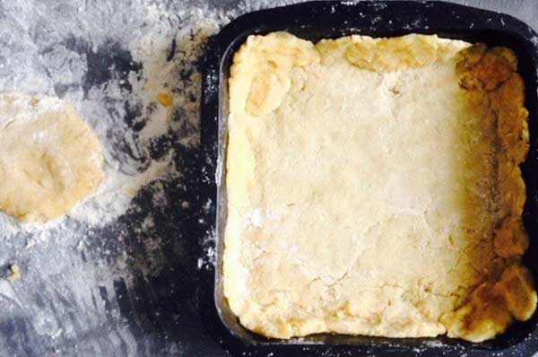 Сытный пирог со свининой и овощами