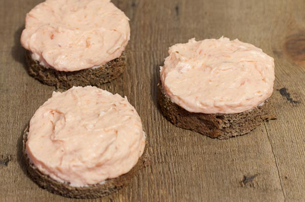 Рыбное суфле на ржаном хлебе