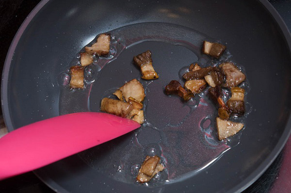 Суп из спаржи с белыми грибами